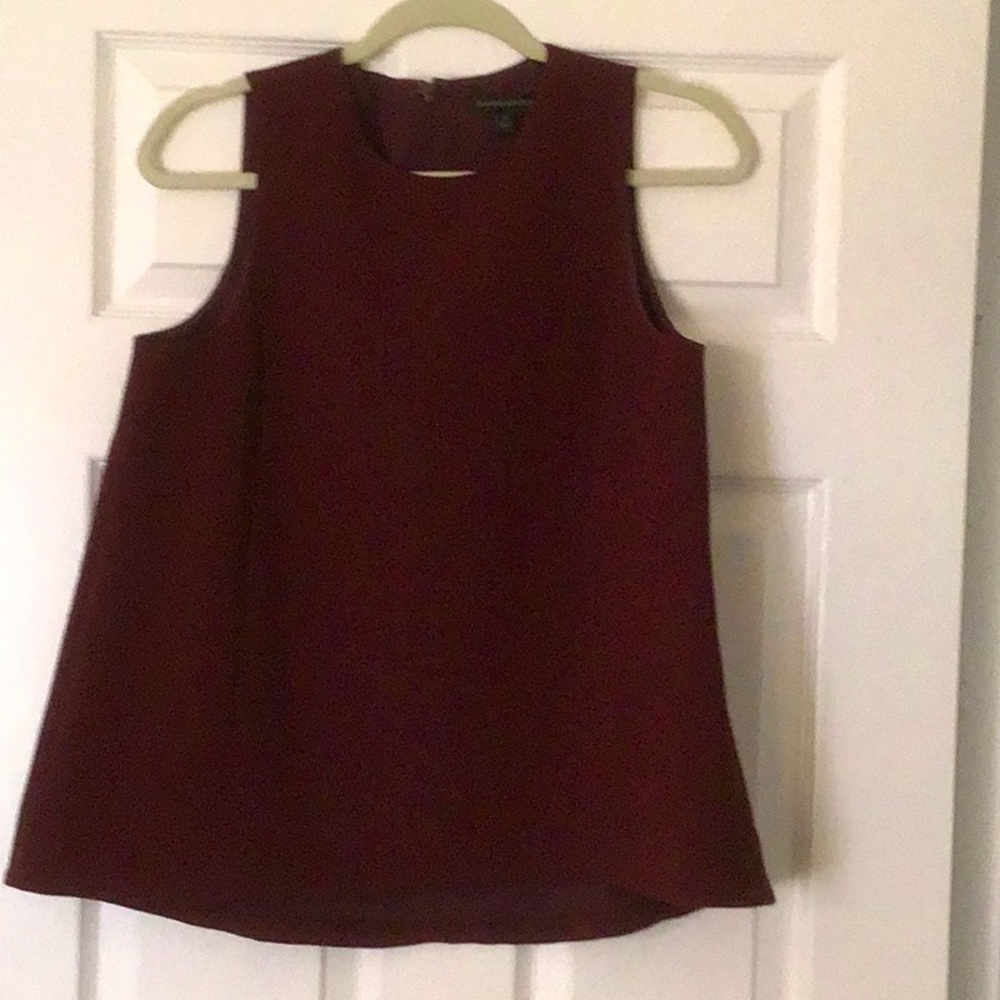 In excellent condition Banana Republic size S washable burgundy A line top.